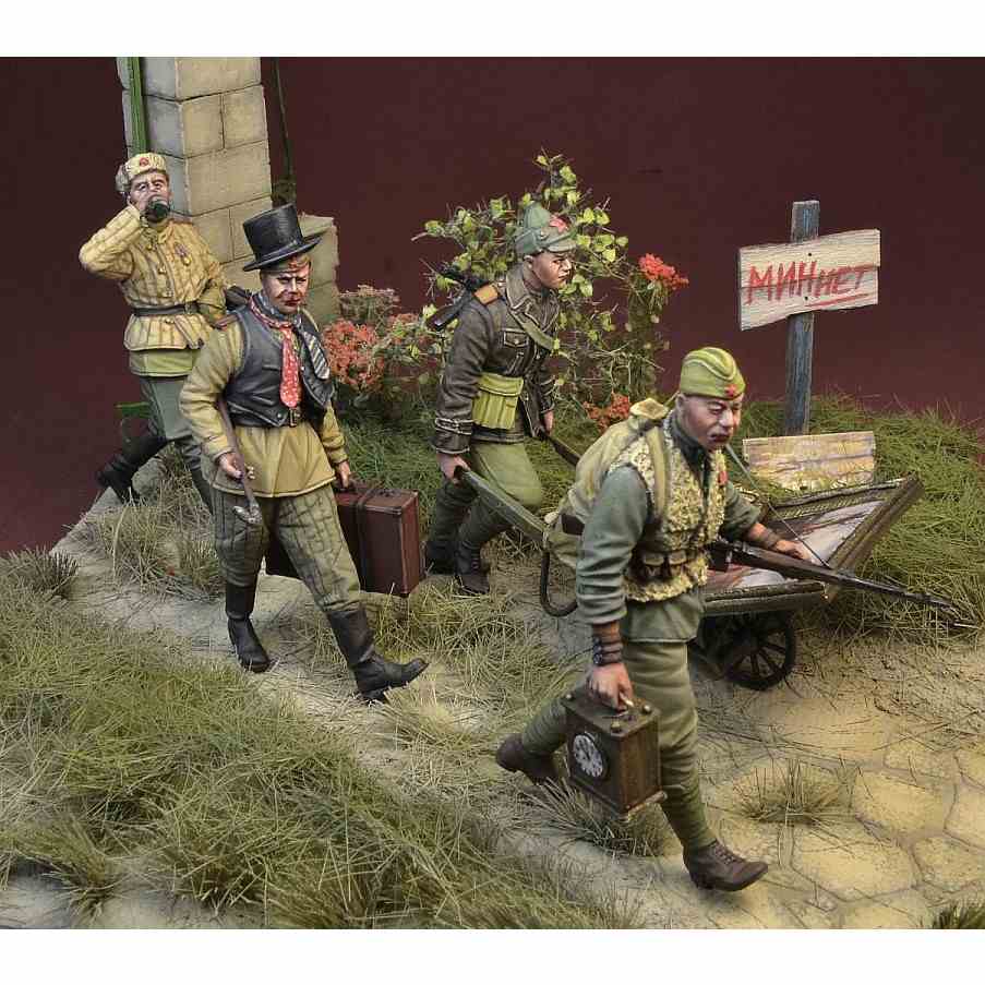 【新製品】DD35170 WWII 露/ソ ソビエト赤軍「ヨーロッパの赤い嵐」戦利品を運ぶ後方部隊1944?46(4体入)